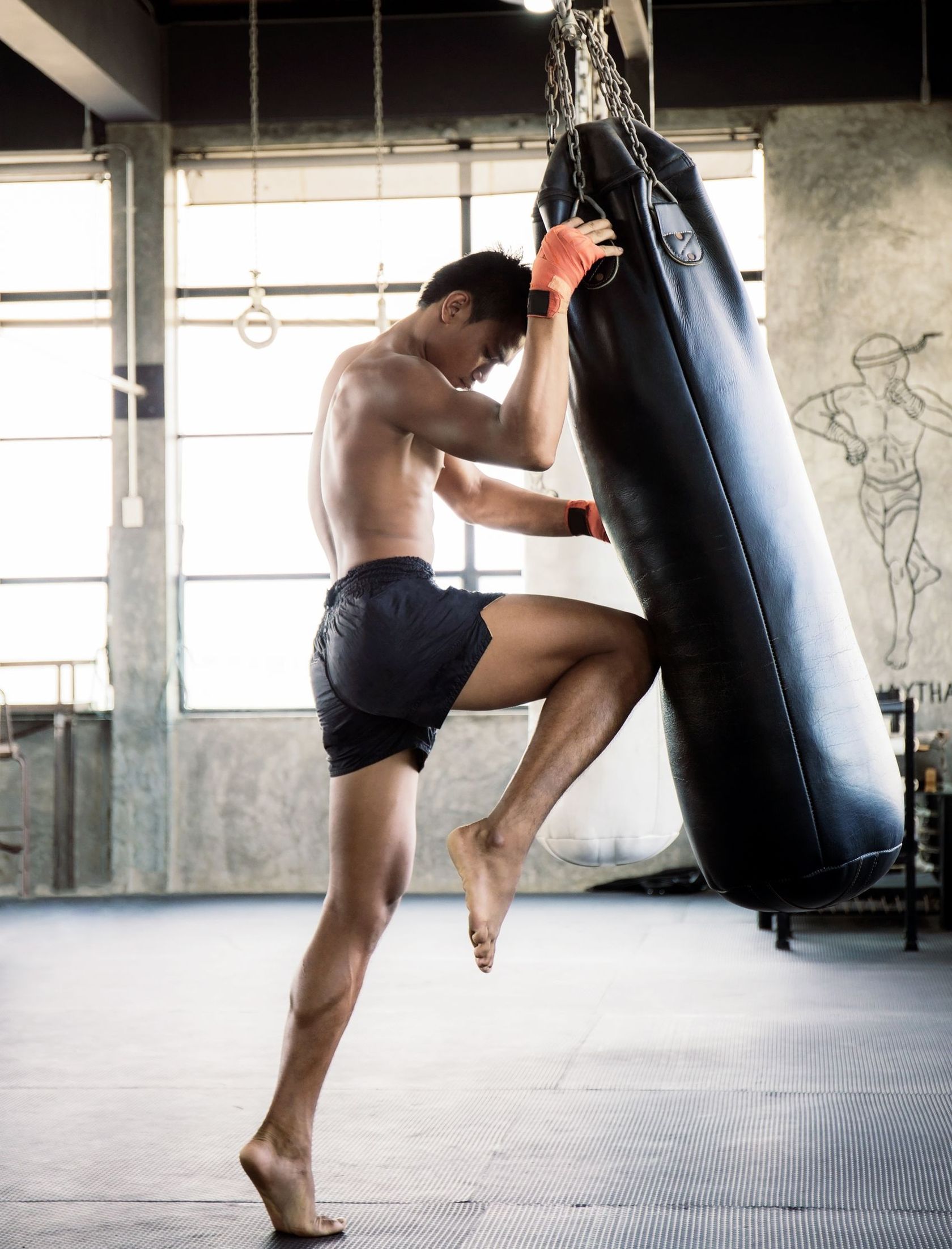 boxers-are-training-their-knees-with-punching-bag-GZDF4SQ.jpg